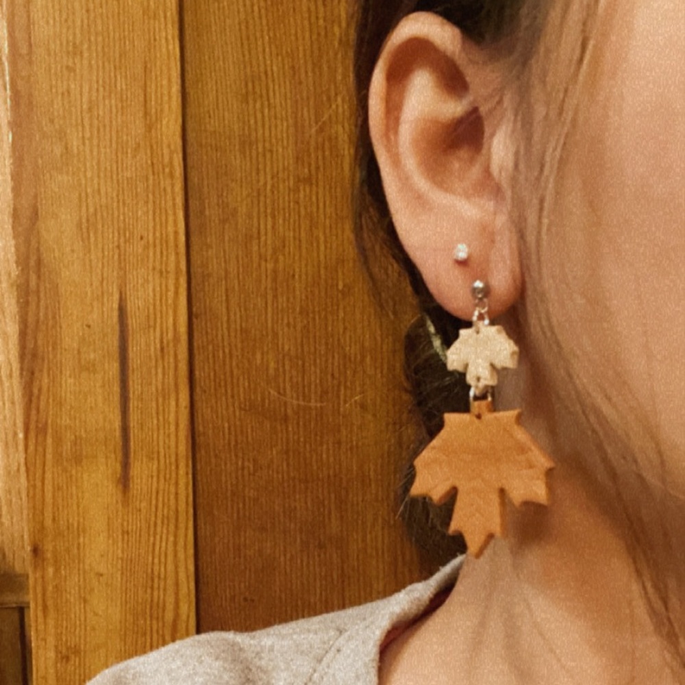 2 Tier Maple Leaves